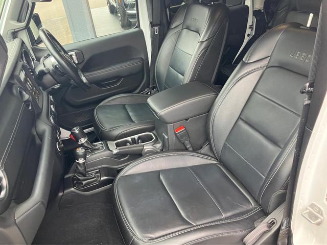 ジープ・ラングラーアンリミテッド サハラ　認定中古車保証　整備付　衝突軽減ブレーキ　アダプティブクルーズコントロール　バックモニター　Ａｐｐｌｅｃａｒｐｌａｙ／ａｎｄｒｏｉｄａｕｔｏ　シートヒーター　ハンドルヒーター（22枚目）