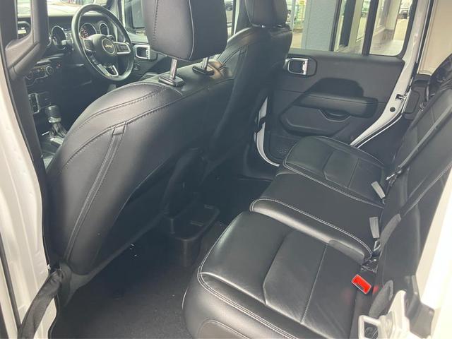 ジープ・ラングラーアンリミテッド サハラ　認定中古車保証　整備付　衝突軽減ブレーキ　アダプティブクルーズコントロール　バックモニター　Ａｐｐｌｅｃａｒｐｌａｙ／ａｎｄｒｏｉｄａｕｔｏ　シートヒーター　ハンドルヒーター（24枚目）