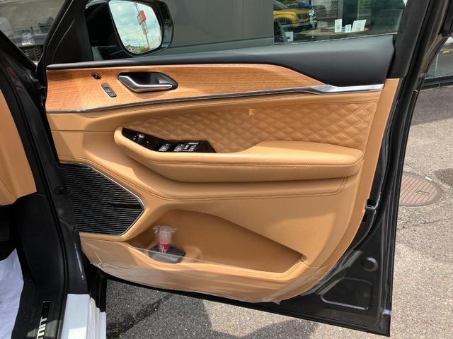 ジープ・グランドチェロキーＬ サミット　リザーブ　新車保障継承　整備付　純正ナビ　ＥＴＣ２．０　サラウンドカメラ　レザーシートシートヒータ　アダプティブクルーズコントロール　前面衝突警報　パーキングセンサー　　ＣａｒＰｌａｙ／Ａｎｄｒｏｉｄ　Ａｕｔｏ（17枚目）