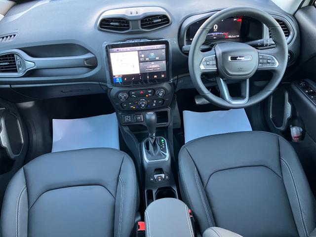 ジープ・レネゲード アルティテュード e-ハイブリッド 新車保証継承 弊社試乗車 Applecarplay/androidauto アダプティブクルーズコントロール 前面衝突警報 シートヒーター ハンドルヒーター(14枚目)