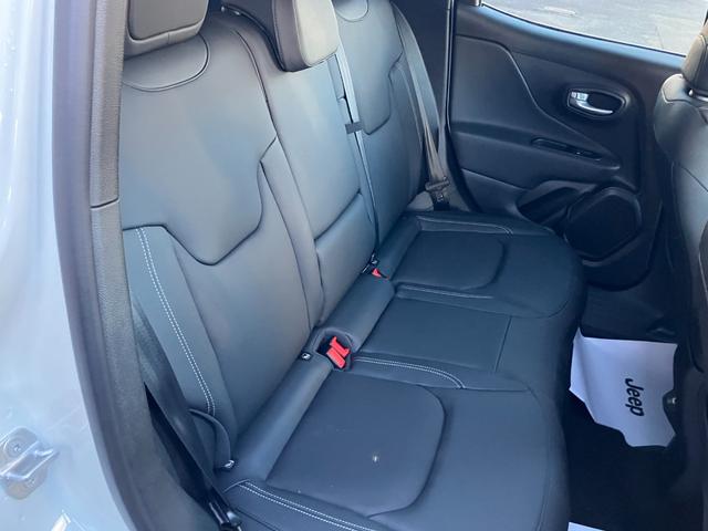 ジープ・レネゲード アルティテュード e-ハイブリッド 新車保証継承 弊社試乗車 Applecarplay/androidauto アダプティブクルーズコントロール 前面衝突警報 シートヒーター ハンドルヒーター(19枚目)