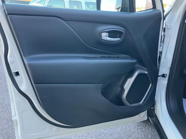 ジープ・レネゲード アルティテュード e-ハイブリッド 新車保証継承 弊社試乗車 Applecarplay/androidauto アダプティブクルーズコントロール 前面衝突警報 シートヒーター ハンドルヒーター(23枚目)