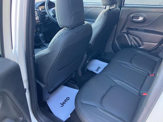 ジープ・レネゲード アルティテュード e-ハイブリッド 新車保証継承 弊社試乗車 Applecarplay/androidauto アダプティブクルーズコントロール 前面衝突警報 シートヒーター ハンドルヒーター(24枚目)