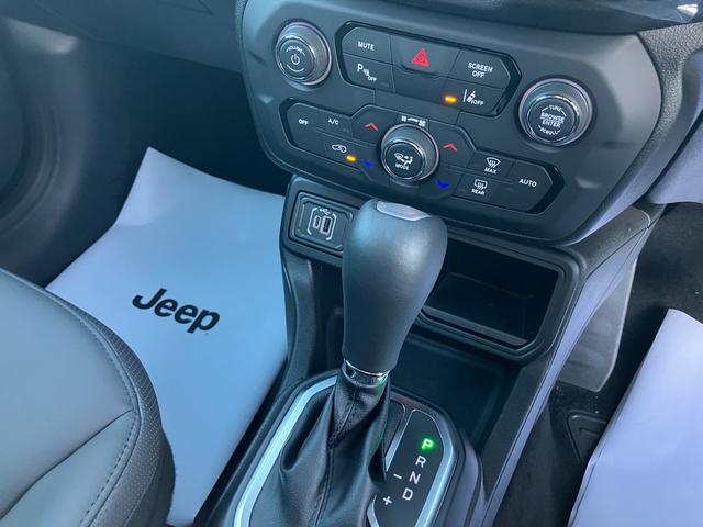 ジープ・レネゲード アルティテュード e-ハイブリッド 新車保証継承 弊社試乗車 Applecarplay/androidauto アダプティブクルーズコントロール 前面衝突警報 シートヒーター ハンドルヒーター(32枚目)