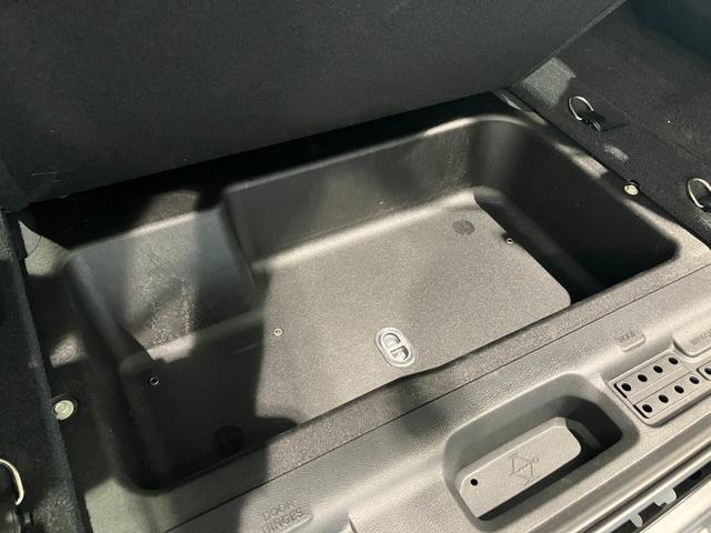 ジープ・ラングラーアンリミテッド スポーツ　認定中古車保証　整備付　四輪駆動　ＥＴＣ　純正１７インチＡＷ　安全装備　ＡｐｐｌｅＣａｒＰｌａｙ／ＡｎｄｒｏｉｄＡｕｔｏ　バックカメラ　障害物センサー　アダプティブクルーズコントロール　サイドモニター（29枚目）