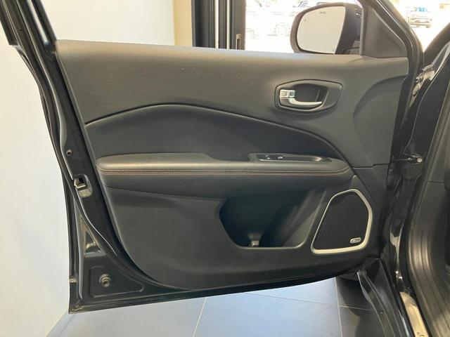 左前ドアパネルです。