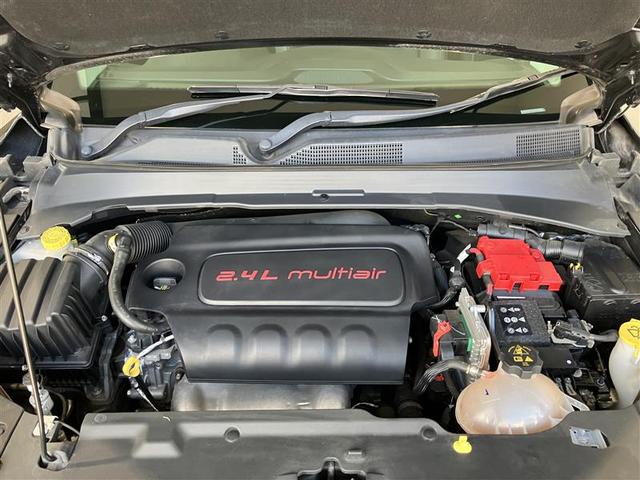 綺麗なエンジンルームです。