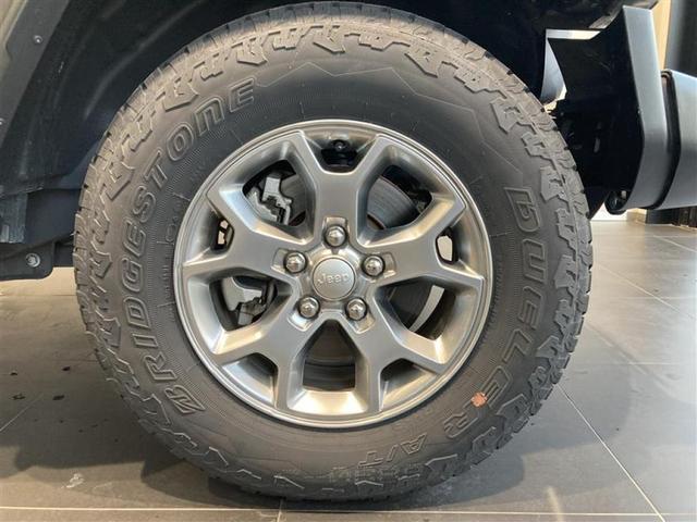 ジープ・ラングラーアンリミテッド フリーダムエディション バックカメラ 純正17インチアルミホイール ハーフレザーシート ETC サイドステップ サイドカメラ フロントカメラ AppleCarPlay/AndroidAuto(10枚目)