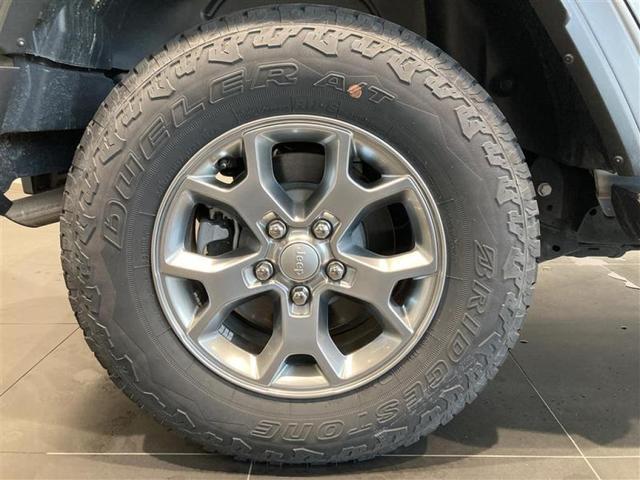 ジープ・ラングラーアンリミテッド フリーダムエディション バックカメラ 純正17インチアルミホイール ハーフレザーシート ETC サイドステップ サイドカメラ フロントカメラ AppleCarPlay/AndroidAuto(11枚目)