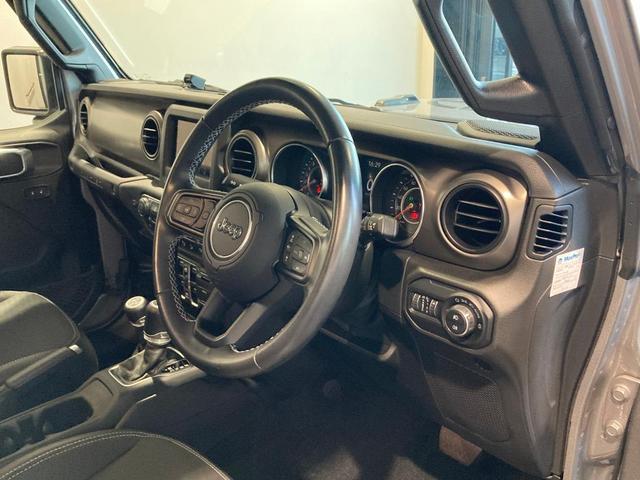 ジープ・ラングラーアンリミテッド フリーダムエディション バックカメラ 純正17インチアルミホイール ハーフレザーシート ETC サイドステップ サイドカメラ フロントカメラ AppleCarPlay/AndroidAuto(15枚目)