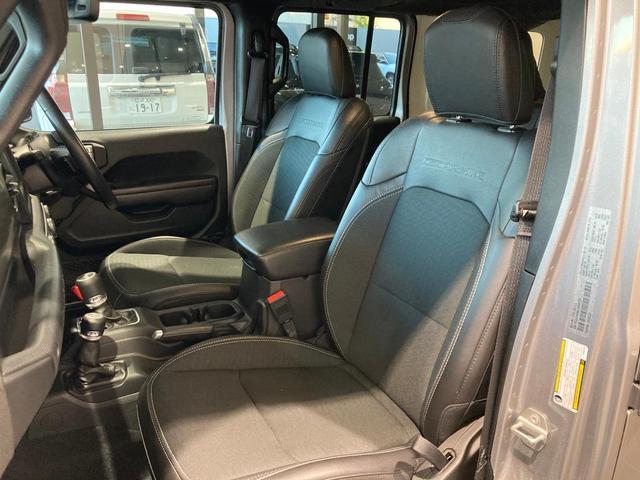 ジープ・ラングラーアンリミテッド フリーダムエディション バックカメラ 純正17インチアルミホイール ハーフレザーシート ETC サイドステップ サイドカメラ フロントカメラ AppleCarPlay/AndroidAuto(22枚目)