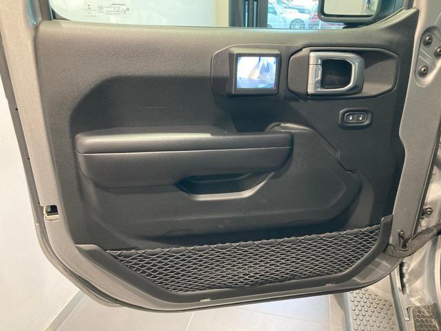 ジープ・ラングラーアンリミテッド フリーダムエディション バックカメラ 純正17インチアルミホイール ハーフレザーシート ETC サイドステップ サイドカメラ フロントカメラ AppleCarPlay/AndroidAuto(23枚目)