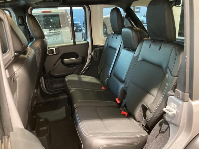 ジープ・ラングラーアンリミテッド フリーダムエディション バックカメラ 純正17インチアルミホイール ハーフレザーシート ETC サイドステップ サイドカメラ フロントカメラ AppleCarPlay/AndroidAuto(25枚目)