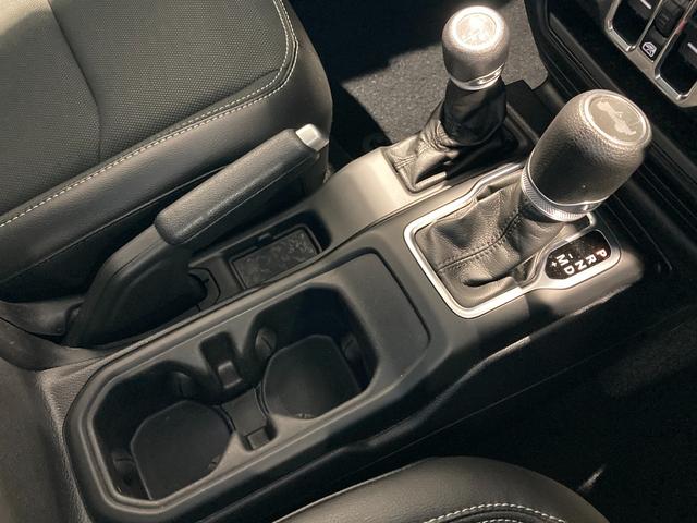 ジープ・ラングラーアンリミテッド フリーダムエディション バックカメラ 純正17インチアルミホイール ハーフレザーシート ETC サイドステップ サイドカメラ フロントカメラ AppleCarPlay/AndroidAuto(34枚目)