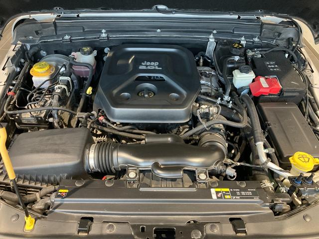 ジープ・ラングラーアンリミテッド フリーダムエディション バックカメラ 純正17インチアルミホイール ハーフレザーシート ETC サイドステップ サイドカメラ フロントカメラ AppleCarPlay/AndroidAuto(35枚目)