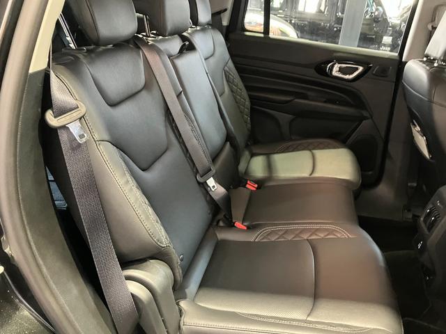 ジープ・コマンダー リミテッド　認定中古車保証　整備有　ディーゼルターボ　ナビ　バックカメラ　ＥＴＣ　レザーシート　純正アルミ　ＬＥＤヘッドライト　ＬＥＤフォグランプ　電動リアゲート（20枚目）