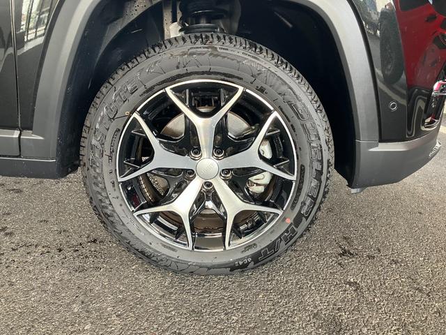 ジープ・コマンダー リミテッド　新車保証継承　整備有　サンルーフ　デモカー　試乗車　純正アルミホイール　レーダークルーズ　電動リアゲート　ＬＥＤヘッドライト　ＬＥＤフォグランプ（11枚目）