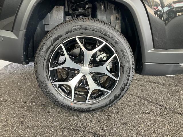 ジープ・コマンダー リミテッド　新車保証継承　整備有　サンルーフ　デモカー　試乗車　純正アルミホイール　レーダークルーズ　電動リアゲート　ＬＥＤヘッドライト　ＬＥＤフォグランプ（12枚目）