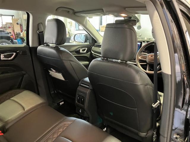 ジープ・コマンダー リミテッド　新車保証継承　整備有　サンルーフ　デモカー　試乗車　純正アルミホイール　レーダークルーズ　電動リアゲート　ＬＥＤヘッドライト　ＬＥＤフォグランプ（19枚目）