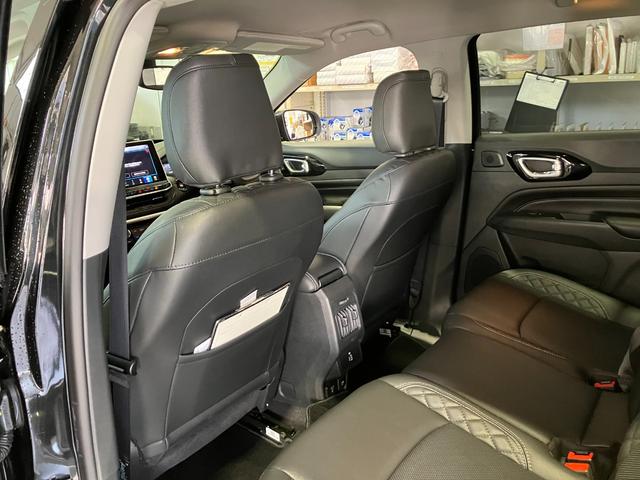 ジープ・コマンダー リミテッド　新車保証継承　整備有　サンルーフ　デモカー　試乗車　純正アルミホイール　レーダークルーズ　電動リアゲート　ＬＥＤヘッドライト　ＬＥＤフォグランプ（25枚目）