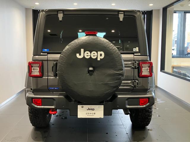 �O���i�C�g�N���X�^�����^���b�N�J���[�ƂȂ�܂��B