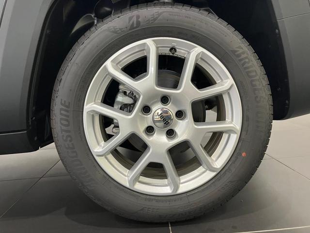 ジープ・レネゲード アルティテュード　ｅ－ハイブリッド　新車保証継承　認定中古車　サンルーフ付き　ハイブリッド車　ＬＥＤライト　レザーシート　シートヒーター　アダプティブクルーズコントロール　パワーシート（12枚目）