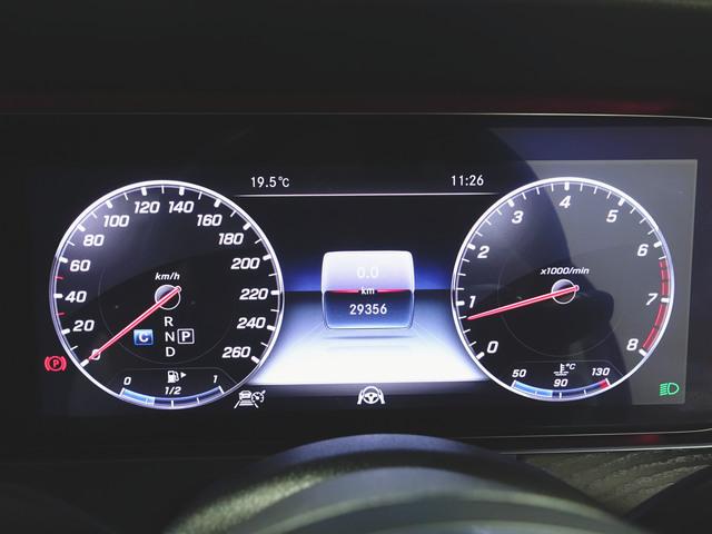 Ｅクラス Ｅ２００　アバンギャルド　ＡＭＧライン　エクスクルーシブパッケージ　シートヒーター　パワーシート　トランクスルー　フロアマット　コネクテッド機能　ナビ　音楽プレーヤー接続　Ｂｌｕｅｔｏｏｔｈ接続　ＴＶ　ＥＴＣ　ＬＥＤヘッドライト（14枚目）