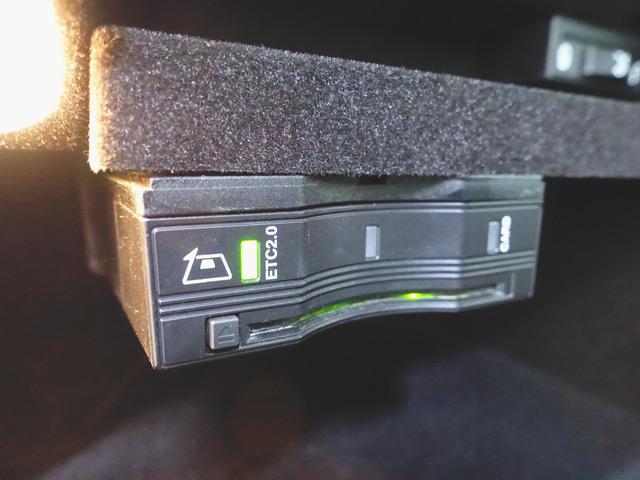 Ｃクラス Ｃ２００　ローレウスエディション　スポーツプラスパッケージ　シートヒーター　パワーシート　トランクスルー　フロアマット　コネクテッド機能　ナビ　音楽プレーヤー接続　Ｂｌｕｅｔｏｏｔｈ接続　ＴＶ　ＥＴＣ　ＬＥＤヘッドライト（10枚目）