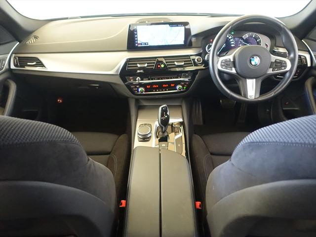 5シリーズ 523d xDrive Mスポーツ エディションジョイ+ パワーシート トランクスルー フロアマット コネクテッド機能 ナビ CD ミュージックサーバー 音楽プレーヤー接続 Bluetooth接続 TV DVD再生 ETC LEDヘッドライト バックモニター(12枚目)