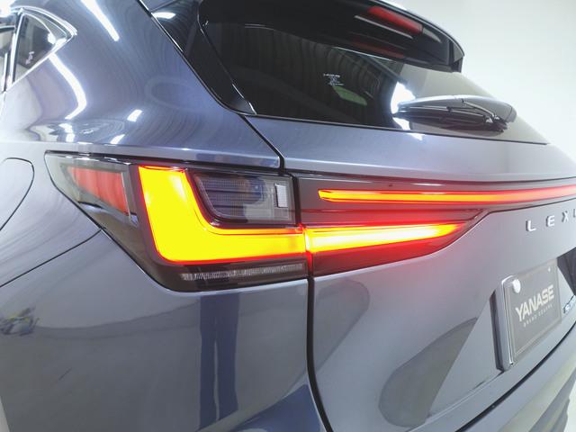 NX NX350h バージョンL シートヒーター シートエアコン パワーシート トランクスルー フロアマット ナビ CD 音楽プレーヤー接続 Bluetooth接続 TV DVD再生 ETC LEDヘッドライト 電動リアゲート(5枚目)