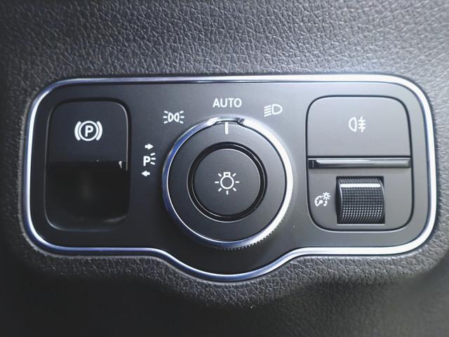 GLB GLB200 d AMGライン ナビゲーションパッケージ シートヒーター パワーシート 3列シート トランクスルー フロアマット コネクテッド機能 ナビ 音楽プレーヤー接続 Bluetooth接続 TV ETC LEDヘッドライト(21枚目)