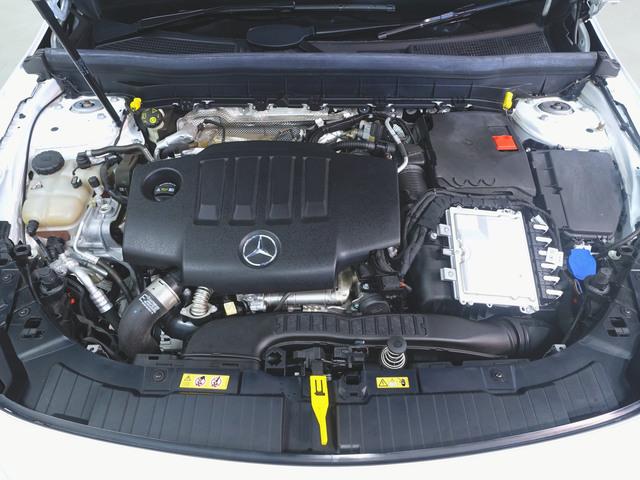 GLB GLB200 d AMGライン ナビゲーションパッケージ シートヒーター パワーシート 3列シート トランクスルー フロアマット コネクテッド機能 ナビ 音楽プレーヤー接続 Bluetooth接続 TV ETC LEDヘッドライト(36枚目)