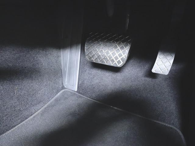 マカン マカン ベースグレード シートヒーター パワーシート トランクスルー フロアマット ナビ 音楽プレーヤー接続 Bluetooth接続 ETC LEDヘッドライト 電動リアゲート 全周囲カメラ フロントカメラ サイドカメラ(9枚目)