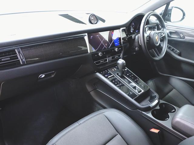 マカン マカン ベースグレード シートヒーター パワーシート トランクスルー フロアマット ナビ 音楽プレーヤー接続 Bluetooth接続 ETC LEDヘッドライト 電動リアゲート 全周囲カメラ フロントカメラ サイドカメラ(11枚目)