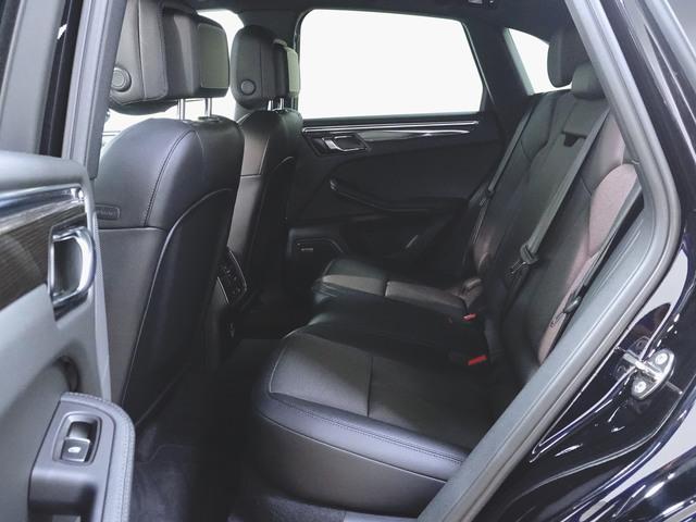 マカン マカン ベースグレード シートヒーター パワーシート トランクスルー フロアマット ナビ 音楽プレーヤー接続 Bluetooth接続 ETC LEDヘッドライト 電動リアゲート 全周囲カメラ フロントカメラ サイドカメラ(28枚目)