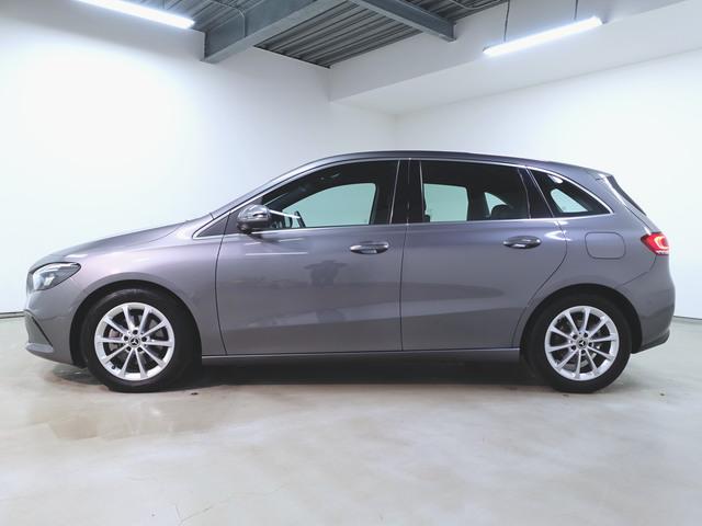 Bクラス B200 d アドバンスドサウンドシステム レザーエクスクルーシブパッケージ シートヒーター パワーシート トランクスルー フロアマット コネクテッド機能 ナビ 音楽プレーヤー接続 Bluetooth接続 ETC サンルーフ・ガラスルーフ(4枚目)