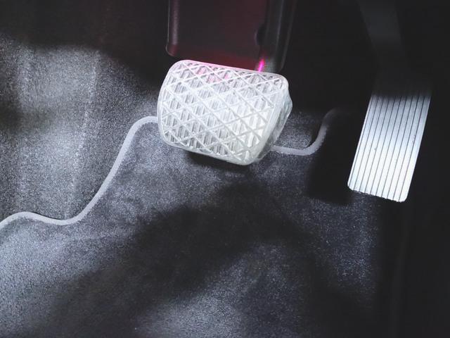 Bクラス B200 d アドバンスドサウンドシステム レザーエクスクルーシブパッケージ シートヒーター パワーシート トランクスルー フロアマット コネクテッド機能 ナビ 音楽プレーヤー接続 Bluetooth接続 ETC サンルーフ・ガラスルーフ(9枚目)