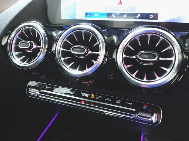 Bクラス B200 d アドバンスドサウンドシステム レザーエクスクルーシブパッケージ シートヒーター パワーシート トランクスルー フロアマット コネクテッド機能 ナビ 音楽プレーヤー接続 Bluetooth接続 ETC サンルーフ・ガラスルーフ(18枚目)