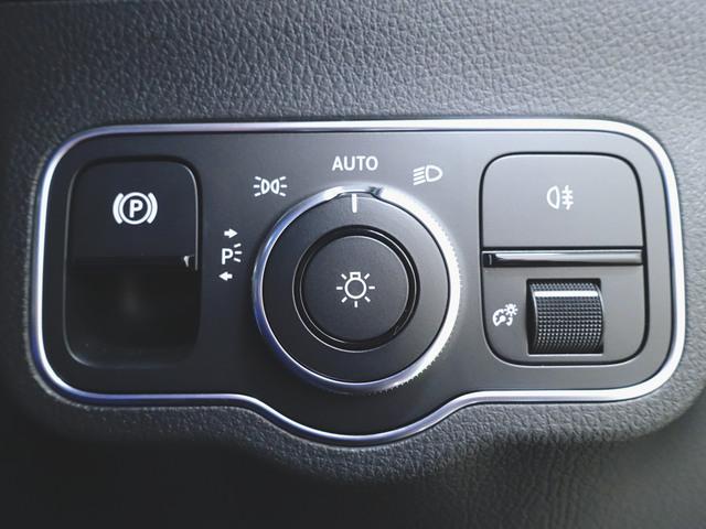 Bクラス B200 d アドバンスドサウンドシステム レザーエクスクルーシブパッケージ シートヒーター パワーシート トランクスルー フロアマット コネクテッド機能 ナビ 音楽プレーヤー接続 Bluetooth接続 ETC サンルーフ・ガラスルーフ(20枚目)