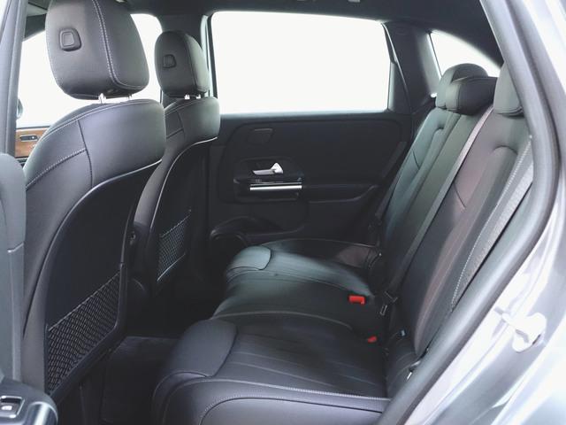 Bクラス B200 d アドバンスドサウンドシステム レザーエクスクルーシブパッケージ シートヒーター パワーシート トランクスルー フロアマット コネクテッド機能 ナビ 音楽プレーヤー接続 Bluetooth接続 ETC サンルーフ・ガラスルーフ(29枚目)