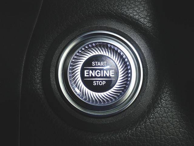 GLC GLC220 d 4マチック AMGライン シートヒーター パワーシート トランクスルー フロアマット コネクテッド機能 ナビ 音楽プレーヤー接続 Bluetooth接続 TV ETC サンルーフ・ガラスルーフ LEDヘッドライト(15枚目)