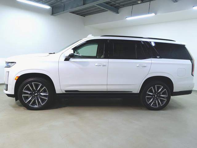 キャデラックエスカレード スポーツ シートヒーター シートエアコン パワーシート 3列シート トランクスルー フロアマット 音楽プレーヤー接続 Bluetooth接続 後席モニター ETC サンルーフ・ガラスルーフ LEDヘッドライト(4枚目)