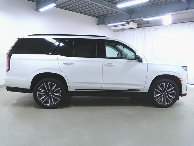 キャデラックエスカレード スポーツ シートヒーター シートエアコン パワーシート 3列シート トランクスルー フロアマット 音楽プレーヤー接続 Bluetooth接続 後席モニター ETC サンルーフ・ガラスルーフ LEDヘッドライト(8枚目)