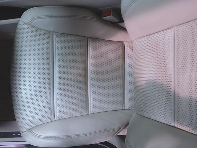 キャデラックエスカレード スポーツ シートヒーター シートエアコン パワーシート 3列シート トランクスルー フロアマット 音楽プレーヤー接続 Bluetooth接続 後席モニター ETC サンルーフ・ガラスルーフ LEDヘッドライト(26枚目)