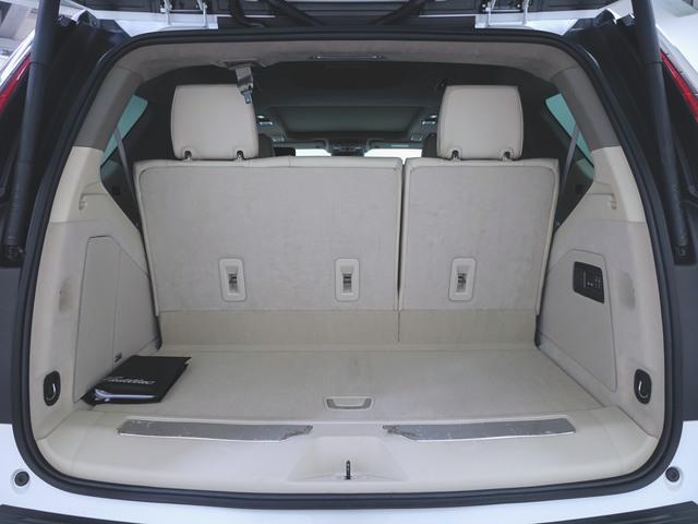 キャデラックエスカレード スポーツ シートヒーター シートエアコン パワーシート 3列シート トランクスルー フロアマット 音楽プレーヤー接続 Bluetooth接続 後席モニター ETC サンルーフ・ガラスルーフ LEDヘッドライト(30枚目)