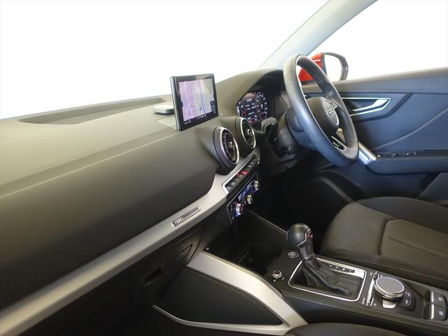 Ｑ２ １．０　ＴＦＳＩ　スポーツ　シートヒーター　トランクスルー　フロアマット　ナビ　ＣＤ　ミュージックサーバー　音楽プレーヤー接続　Ｂｌｕｅｔｏｏｔｈ接続　ＴＶ　ＤＶＤ再生　ＥＴＣ　ＬＥＤヘッドライト　バックモニター　盗難防止（19枚目）
