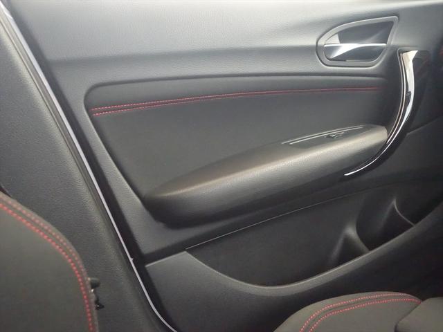 １シリーズ １１８ｉ　スポーツ　トランクスルー　フロアマット　コネクテッド機能　ナビ　ＣＤ　ミュージックサーバー　音楽プレーヤー接続　Ｂｌｕｅｔｏｏｔｈ接続　ＤＶＤ再生　ＥＴＣ　ＬＥＤヘッドライト　バックモニター　盗難防止（13枚目）