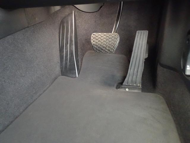 １シリーズ １１８ｉ　スポーツ　トランクスルー　フロアマット　コネクテッド機能　ナビ　ＣＤ　ミュージックサーバー　音楽プレーヤー接続　Ｂｌｕｅｔｏｏｔｈ接続　ＤＶＤ再生　ＥＴＣ　ＬＥＤヘッドライト　バックモニター　盗難防止（24枚目）