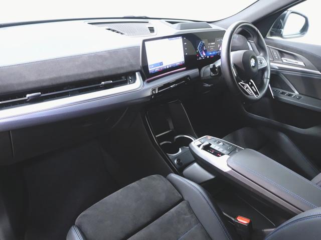 Ｘ２ ｘＤｒｉｖｅ２０ｉ　Ｍスポーツ　シートヒーター　パワーシート　トランクスルー　フロアマット　ナビ　音楽プレーヤー接続　Ｂｌｕｅｔｏｏｔｈ接続　ＥＴＣ　ＬＥＤヘッドライト　電動リアゲート　全周囲カメラ　フロントカメラ　サイドカメラ（11枚目）