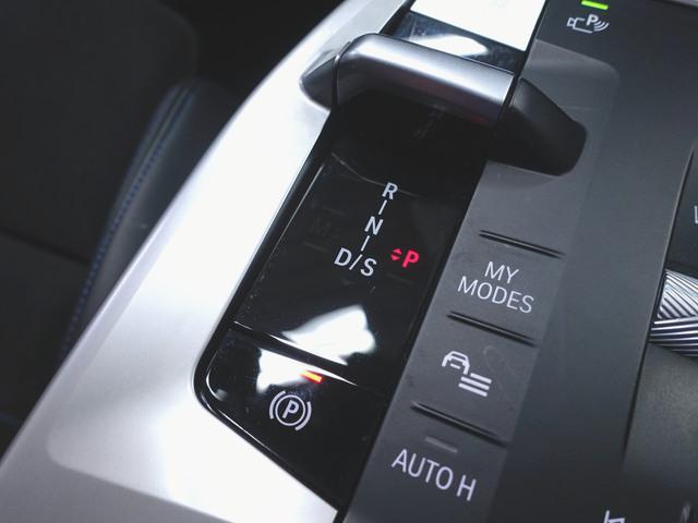 Ｘ２ ｘＤｒｉｖｅ２０ｉ　Ｍスポーツ　シートヒーター　パワーシート　トランクスルー　フロアマット　ナビ　音楽プレーヤー接続　Ｂｌｕｅｔｏｏｔｈ接続　ＥＴＣ　ＬＥＤヘッドライト　電動リアゲート　全周囲カメラ　フロントカメラ　サイドカメラ（19枚目）